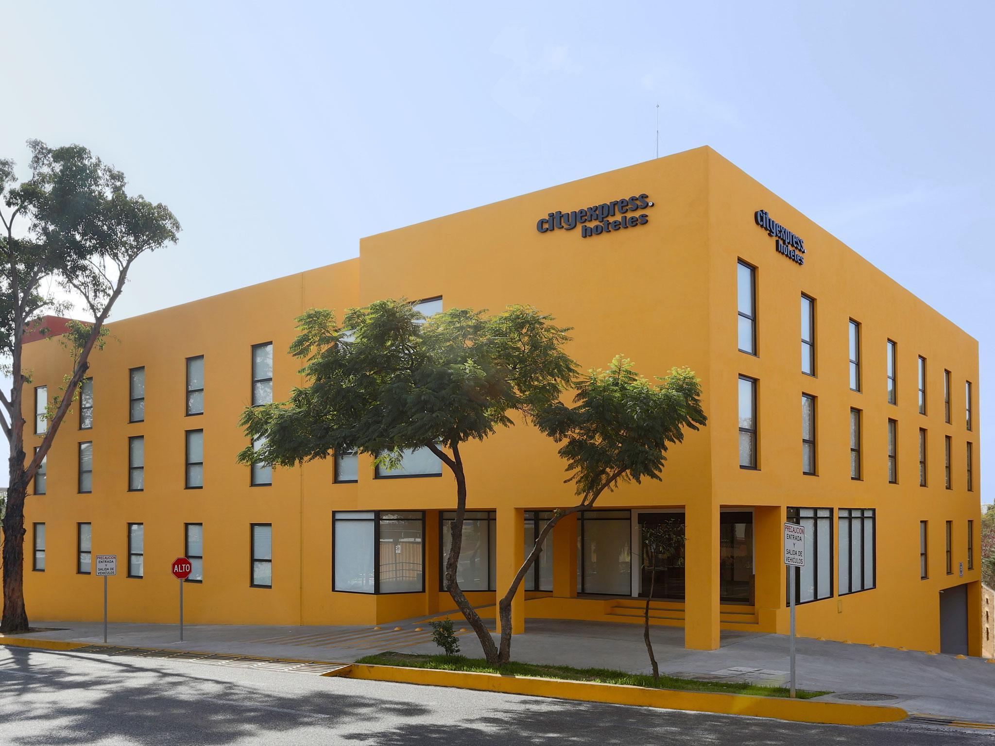 City Express By Marriott Oaxaca Экстерьер фото
