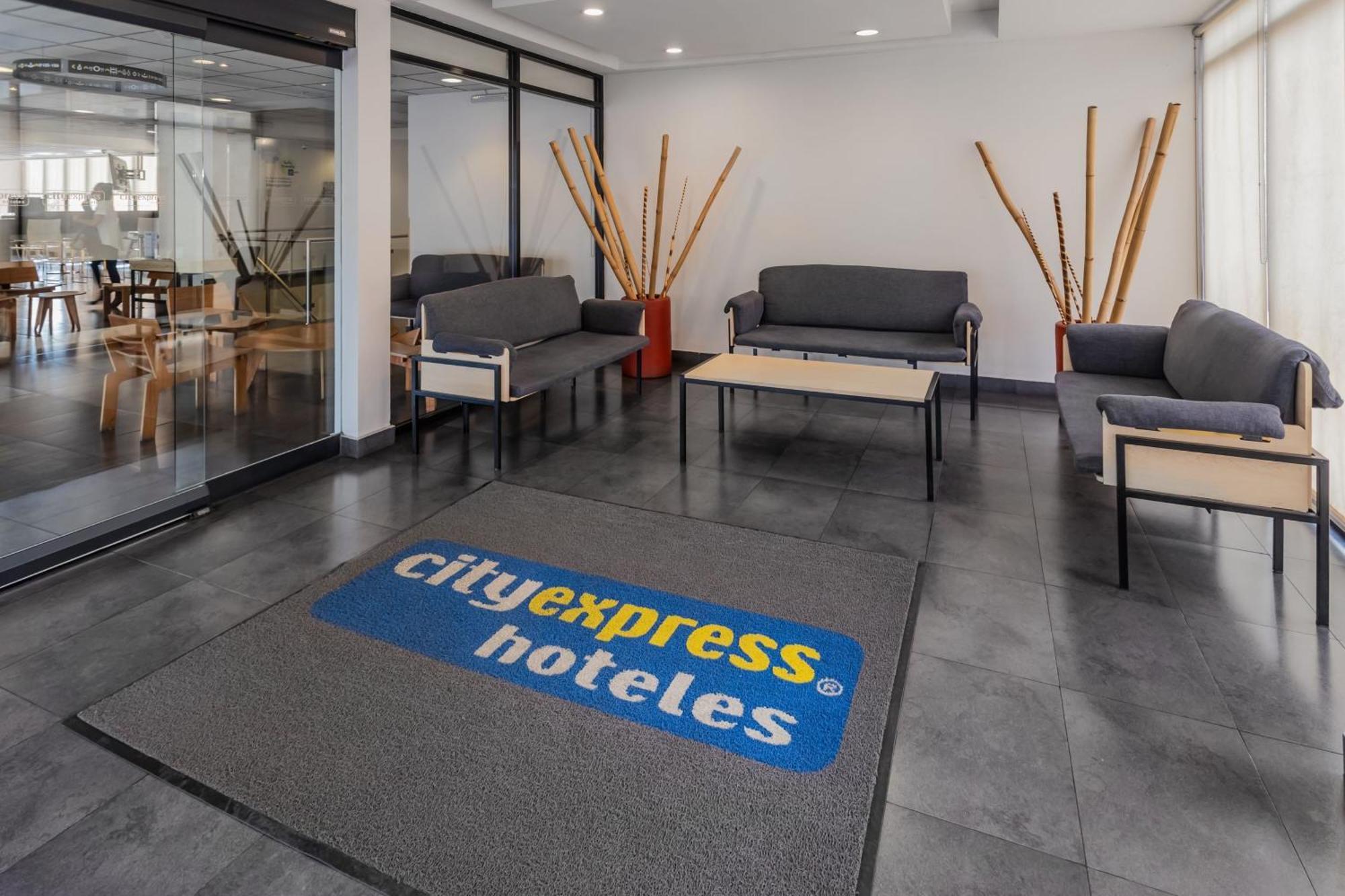City Express By Marriott Oaxaca Экстерьер фото